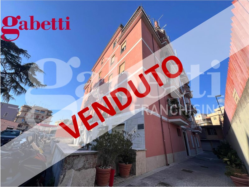 Trilocale in Vendita a Roma, 269'000&euro;, 82 m², con Box