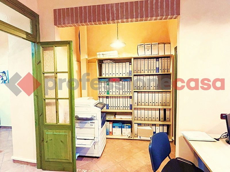 Ufficio in Affitto a Aquino, 300€, 70 m², arredato