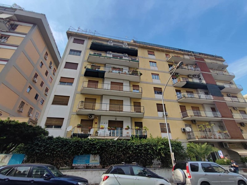 Appartamento in Affitto a Palermo, 980€, 160 m²