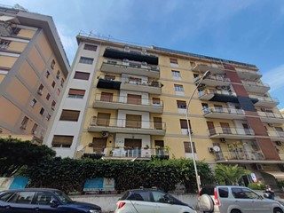 Appartamento in Affitto a Palermo, 980€, 160 m²