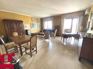 Appartamento in Vendita a Torino, 449'000€, 290 m²