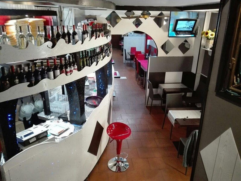 Attività commerciale in Affitto a Terni, 700€, 120 m²