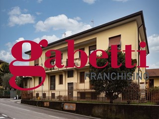 Quadrilocale in Vendita a Cassago Brianza, 149'000€, 142 m²