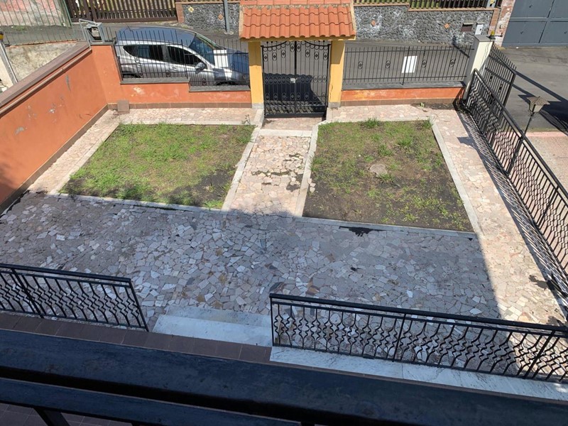 Villa in Vendita a Mascalucia, 265'000€, 270 m², con Box