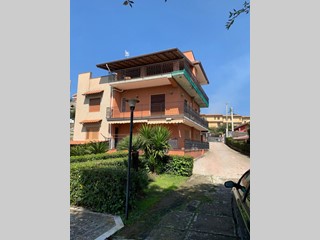 Villa in Vendita a Mascalucia, 265'000€, 270 m², con Box