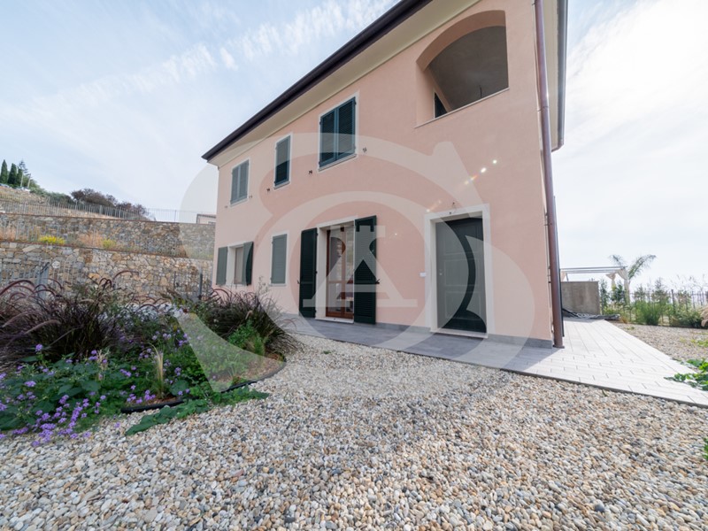 Quadrilocale in Vendita a Ospedaletti, 480'000€, 100 m², con Box