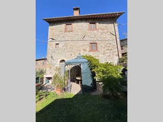 Casa Indipendente in Vendita a Vaiano, 419'000€, 180 m²