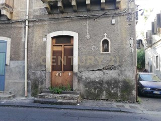 Quadrilocale in Vendita a Catania, 39'000&euro;, 80 m², arredato