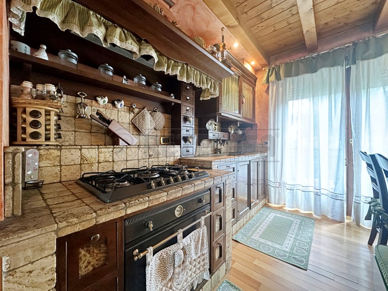 Quadrilocale in Vendita a Asiago, zona ROANA, 360'000€, 140 m², con Box