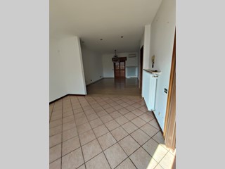 Appartamento in Affitto a Castel San Giovanni, 800€, 170 m²
