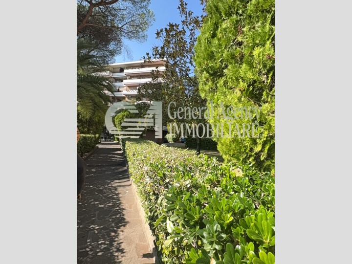 Trilocale in Vendita a Roma, zona Eur Serafico, 365'000&euro;, 70 m², arredato