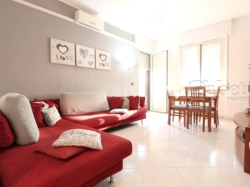 Trilocale in Vendita a Pogliano Milanese, zona Pogliano Milanese, 148'000€, 85 m²