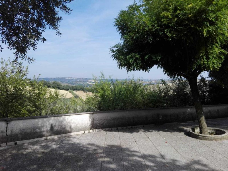 Casale in Vendita a Manoppello, 50'000€, 100 m², arredato, con Box