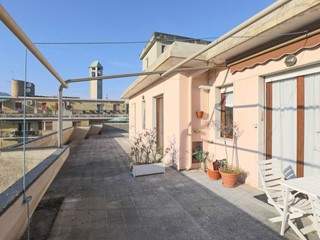 Appartamento in Vendita a Genova, zona Bolzaneto, 185'000€, 106 m²