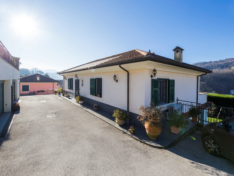 Appartamento in Vendita a Genova, zona Pontedecimo, 410'000€, 140 m², con Box