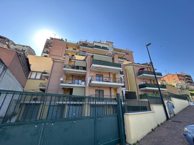 Trilocale in Vendita a Sant'Angelo Romano, 125'000&euro;, 80 m²