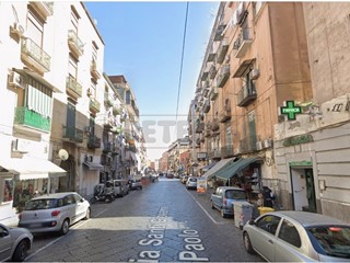 Immobile commerciale in Vendita a Napoli, 100'000€, 52 m²