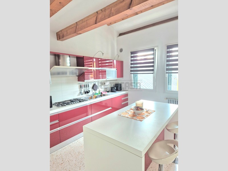 Trilocale in Vendita a Vicenza, 250'000&euro;, 80 m², con Box