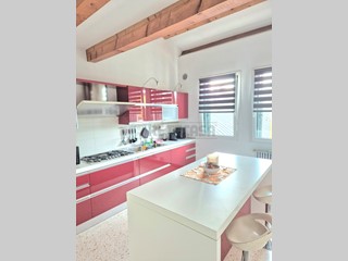 Trilocale in Vendita a Vicenza, 250'000&euro;, 80 m², con Box