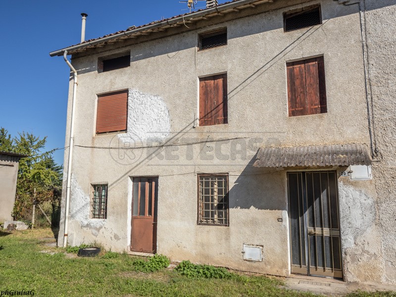 Casa Semi Indipendente in Vendita a Montecchio Precalcino, 55'000€, 105 m², con Box