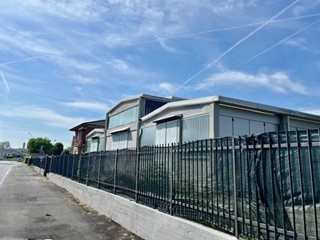 Capannone in Vendita a Erba, 980'000&euro;, 1800 m²