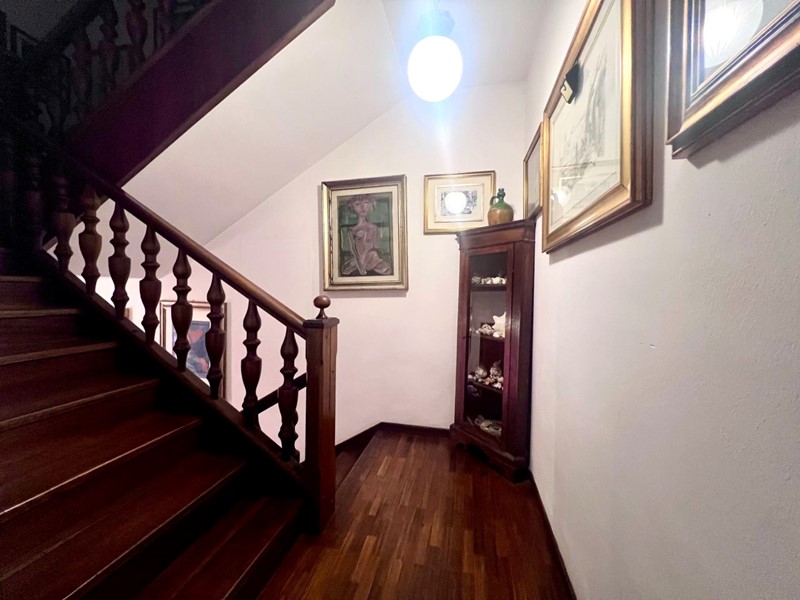 Casa Semi Indipendente in Vendita a Cesena, 350'000€, 200 m², con Box