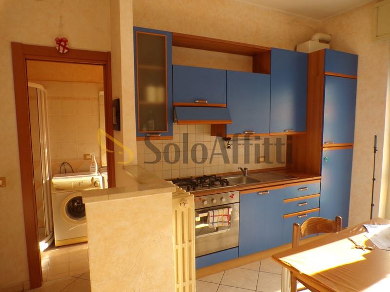 Trilocale in Affitto a Pavia, 550€, 80 m², arredato