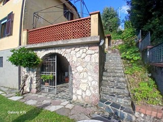 Casa Indipendente in Vendita a Fosdinovo, 280'000€, 200 m², con Box