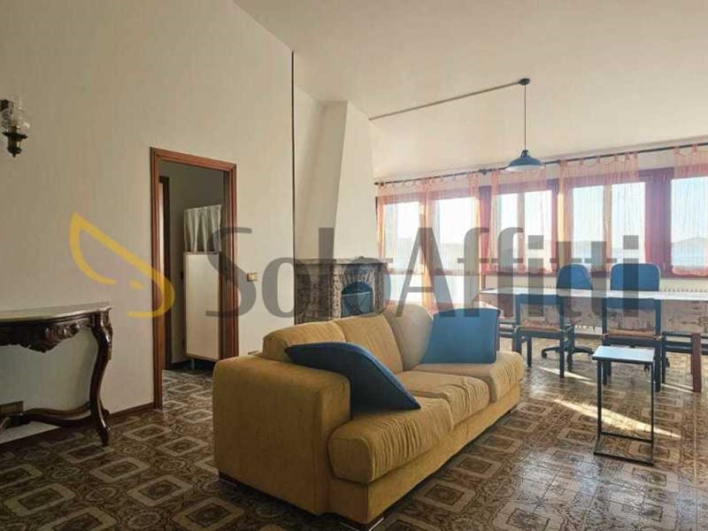 Appartamento in Affitto a Forlimpopoli, zona Centro Storico, 900€, 135 m², arredato