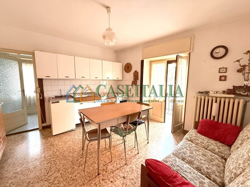 Casa Indipendente in Vendita a Fiorano Canavese, 150'000€, 250 m²