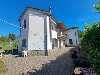 Casa Semi Indipendente in Vendita a Filattiera, 120'000€, 81 m²