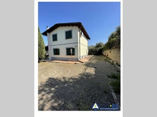 Villa in Vendita a Monte Compatri, 147'750€, 208 m²