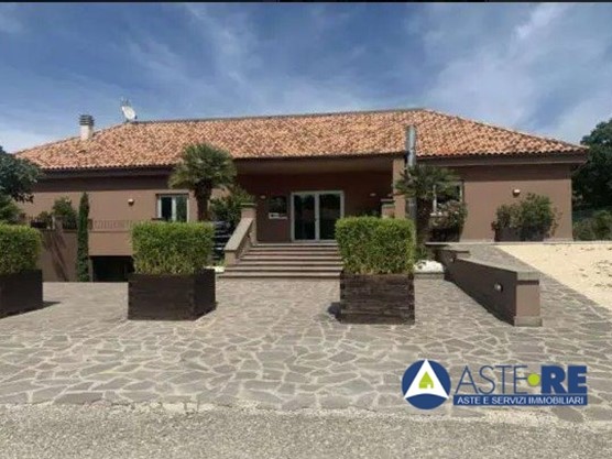 Capannone in Vendita a Viterbo, 170'396€, 1345 m²