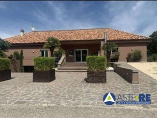 Capannone in Vendita a Viterbo, 170'396€, 1345 m²