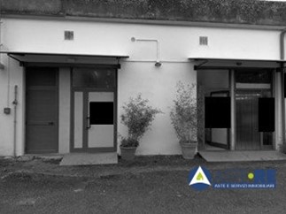 Capannone in Vendita a Viterbo, 54'832€, 89 m²