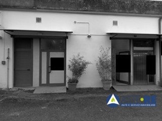 Capannone in Vendita a Viterbo, 54'832€, 89 m²