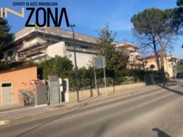 Quadrilocale in Vendita a Roseto degli Abruzzi, 69'000€, 249 m²