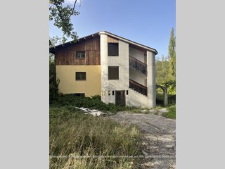 Quadrilocale in Vendita a Caramanico Terme, 78'750€, 250 m²