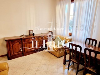 Quadrilocale in Vendita a Firenze, zona Peretola, 265'000€, 90 m², arredato