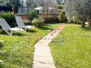 Villa bifamiliare in Vendita a Pisa, 390'000€, 185 m², con Box
