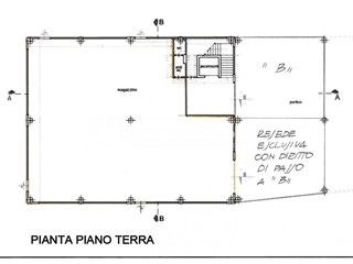 Capannone in Vendita a Capannori, 380'000€, 470 m²