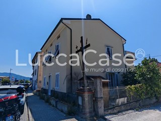 Casa Indipendente in Vendita a Lucca, zona Pontetetto, 310'000&euro;, 210 m², arredato