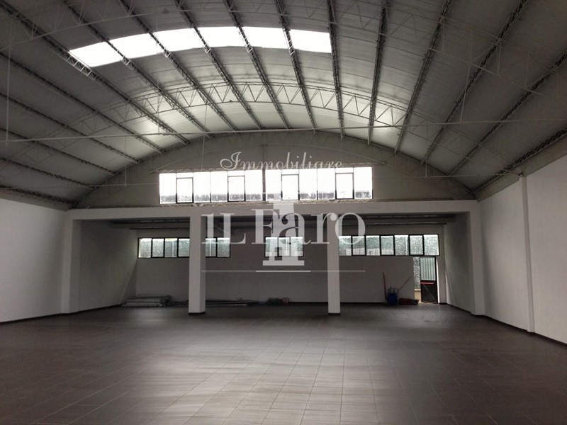 Capannone in Vendita a Signa, 550'000€, 420 m²