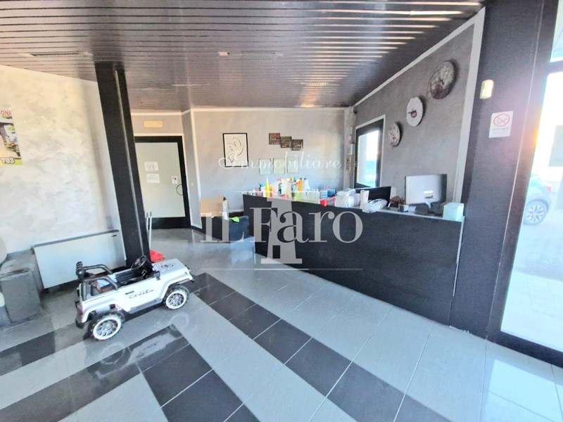 Capannone in Vendita a Signa, 3'400'000€, 2000 m²