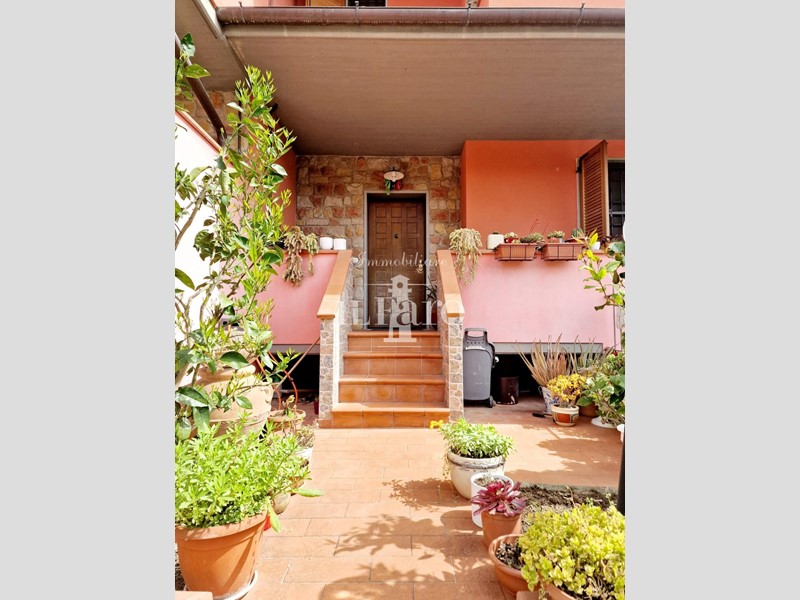 Villetta a schiera in Vendita a Poggio a Caiano, 490'000&euro;, 150 m², con Box