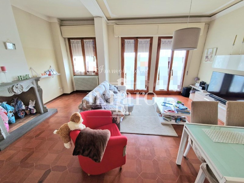 Villa in Vendita a Signa, 700'000€, 370 m²