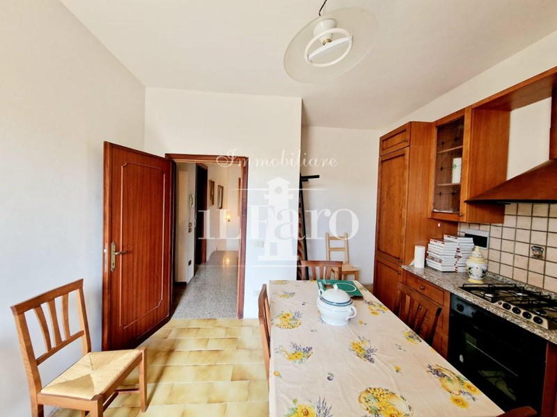 Casa Indipendente in Vendita a Prato, zona San Giorgio a Colonica, 335'000€, 185 m²