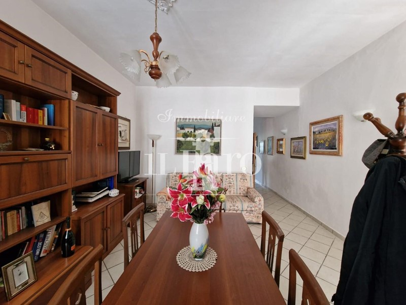 Appartamento in Vendita a Prato, zona San Giorgio a Colonica, 269'000€, 157 m²