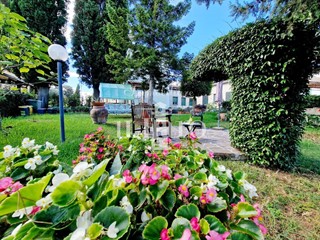 Casa Semi Indipendente in Vendita a Signa, 690'000€, 398 m², con Box