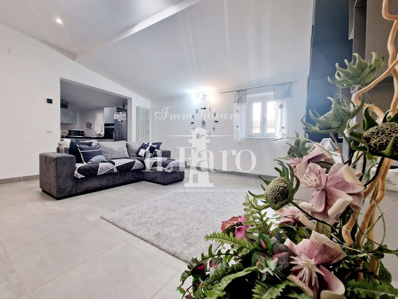 Quadrilocale in Vendita a Signa, zona Lecore, 245'000€, 100 m²